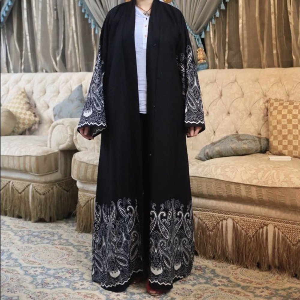 Black and white Abaya